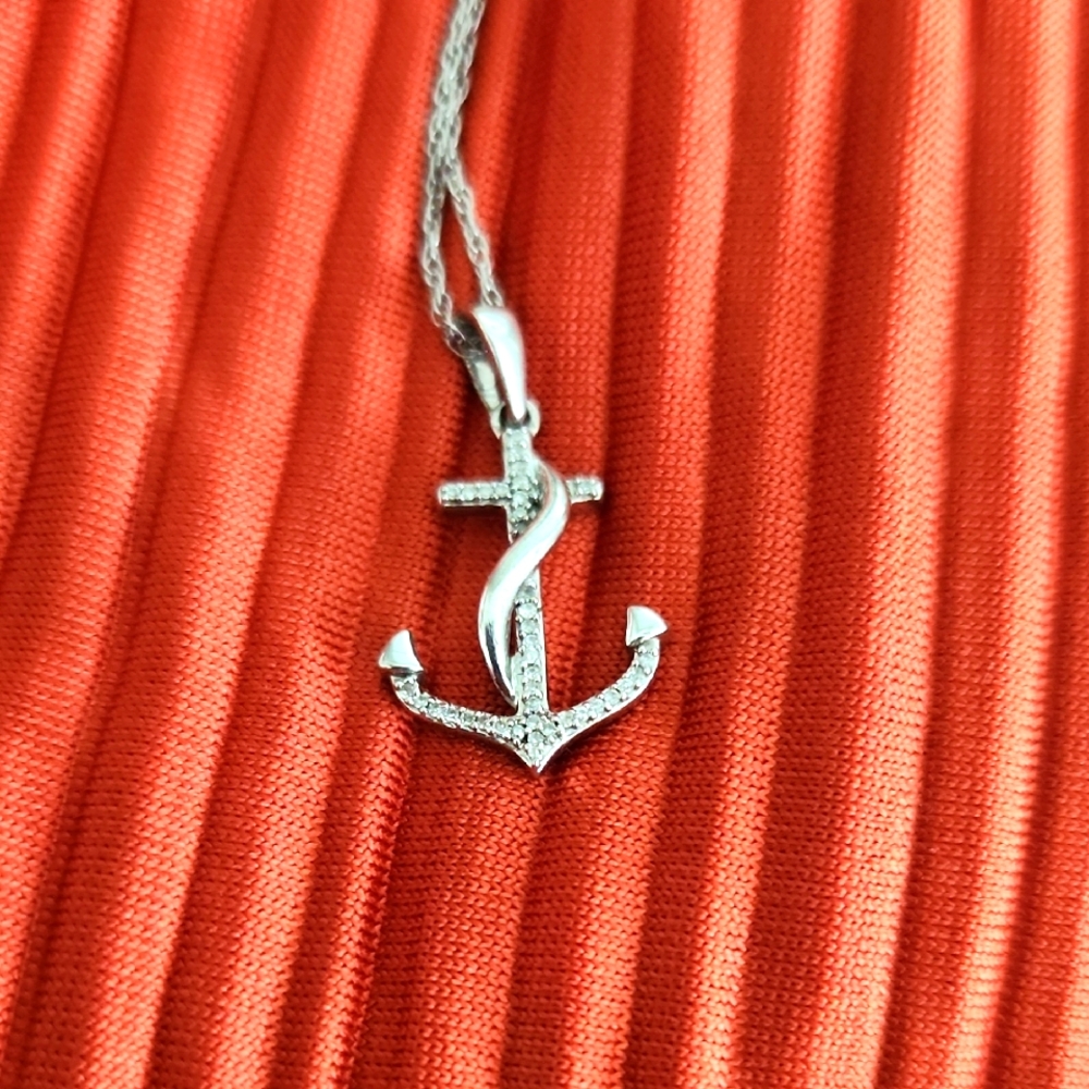 Elegant Silver Anchor Pendant Necklace
